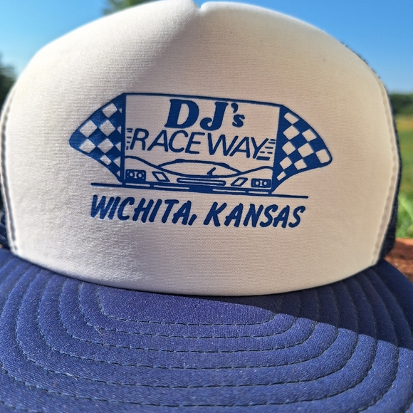 Vintage snap back DJ's Raceway 🏁 🏎 Wichita Kansas trucker hat - Picture 3 of 11